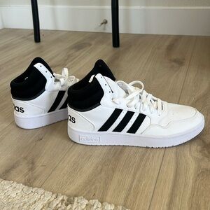 Men’s adidas high tops never worn